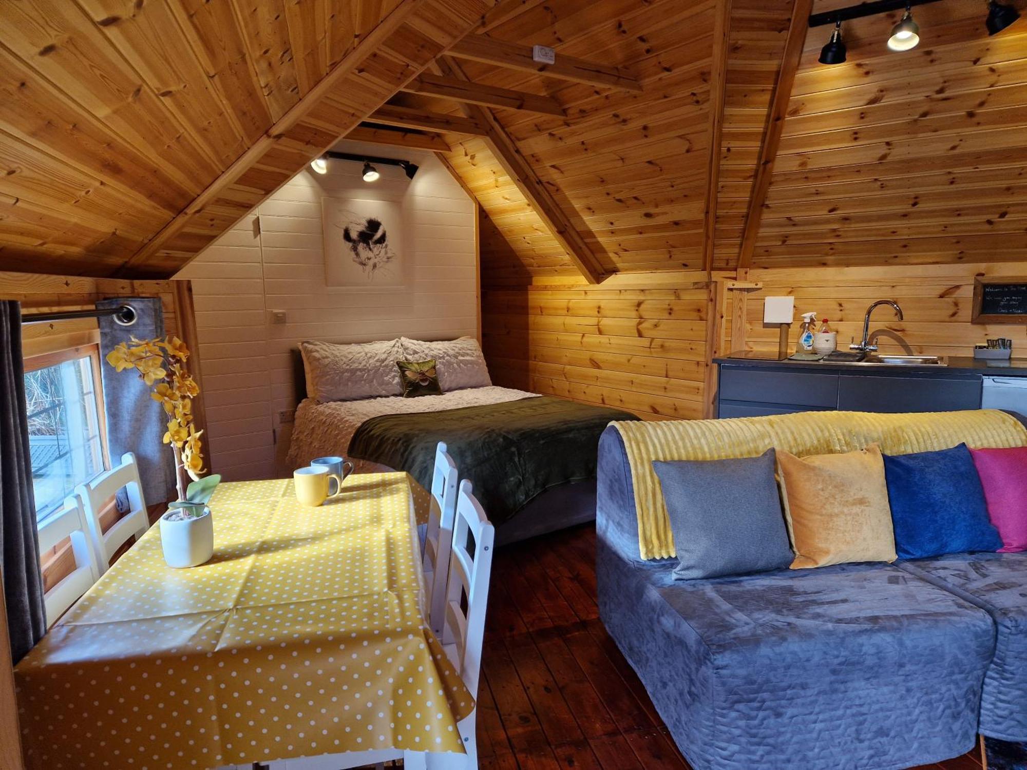 The Hive - Unique Log Cabin With Wood Burning Stove Ludchurch Exterior photo